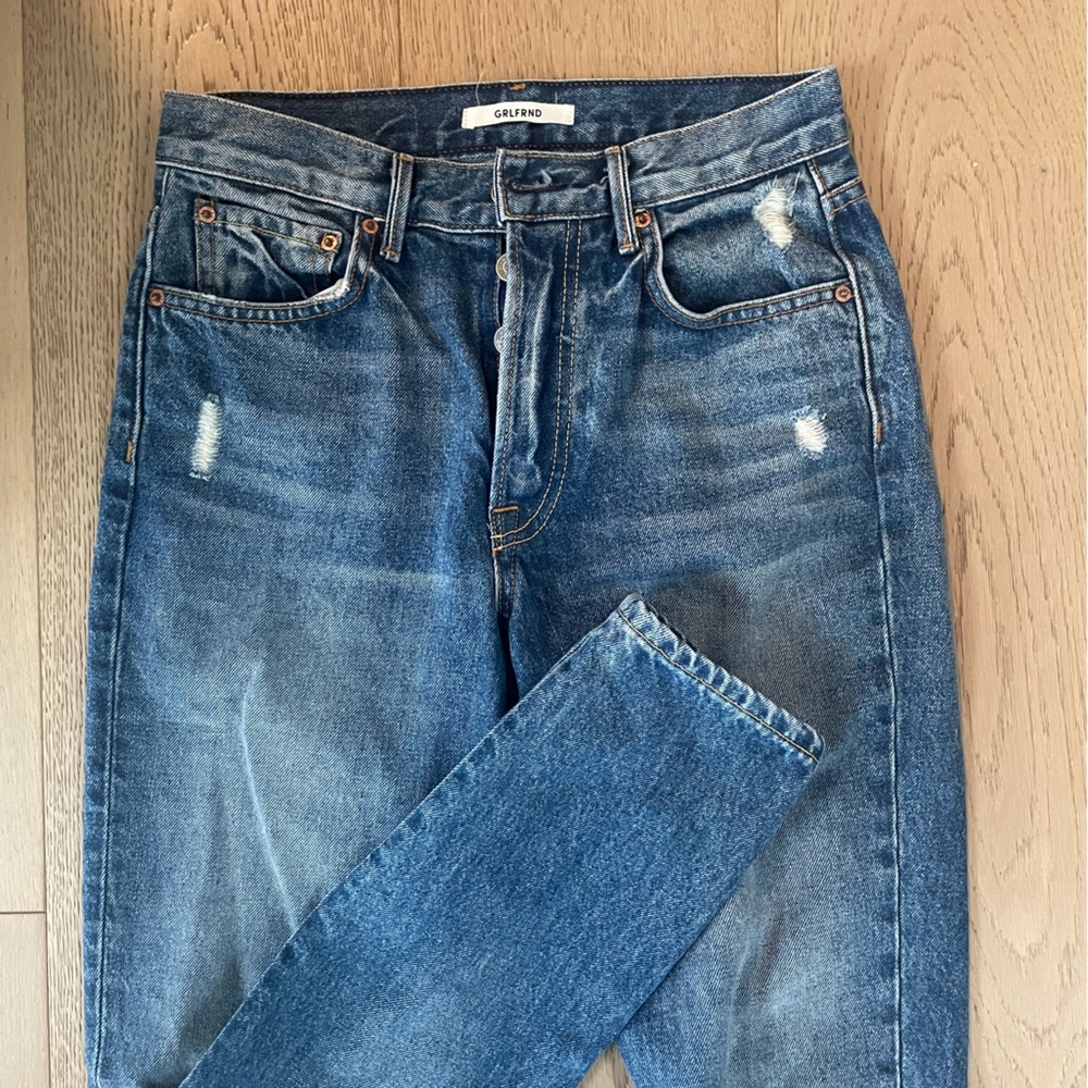 Grlfrnd “Karolina” jeans.